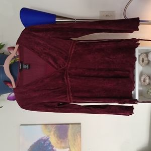 Velvety top in a maroon color